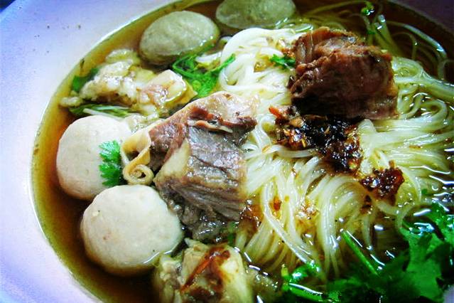 Rote Yiam Beef Noodle