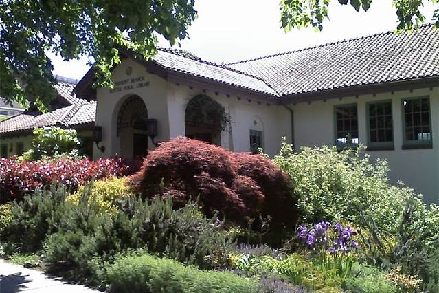 安妮女王公共图书馆