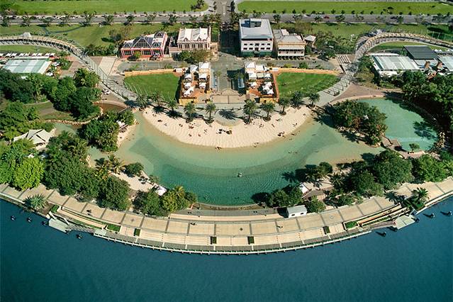 南岸嘴江滩公园