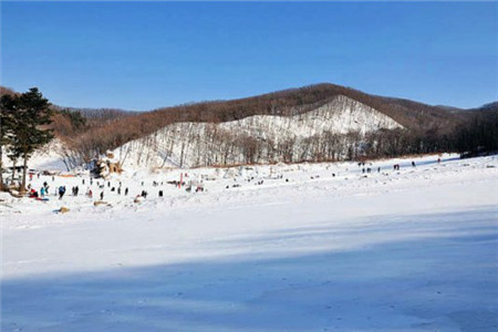 鸣山绿洲滑雪场