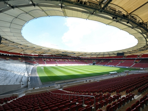 梅赛德斯-奔驰竞技场