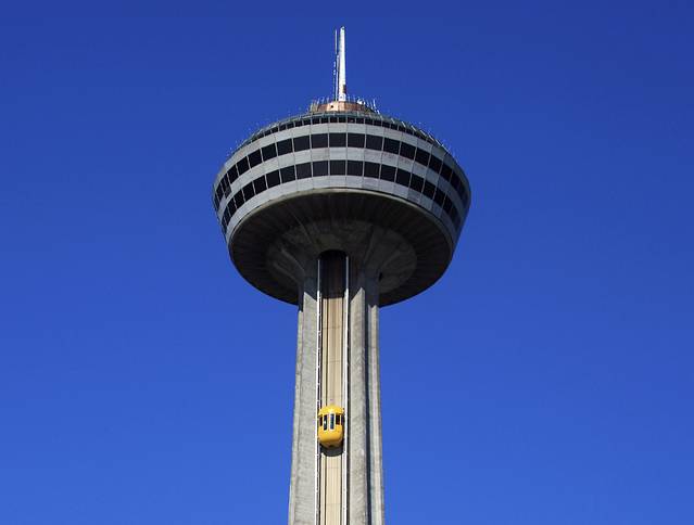 云霄塔与柯尼卡美能达塔