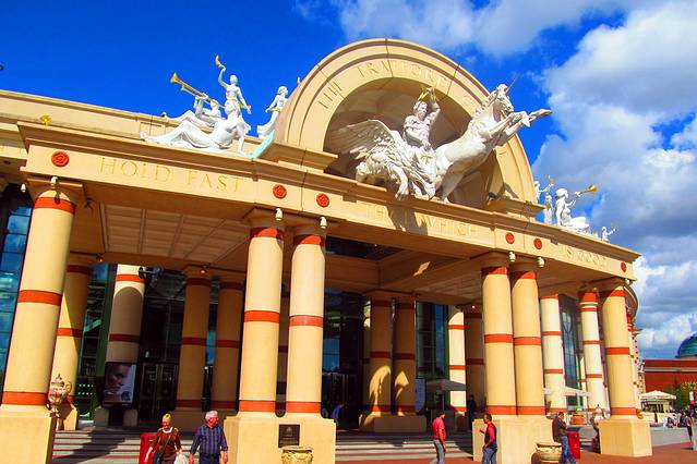 特拉福德购物中心