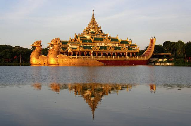 卡拉维皇宫餐厅