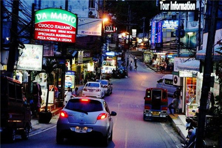 卡塔海滩酒吧街