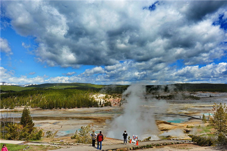 黄石公园间歇喷泉区