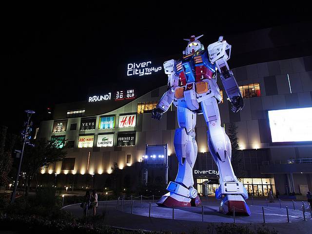 实物大《机动战士高达》独角兽立像