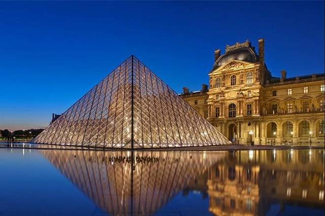 卢浮宫玻璃金字塔