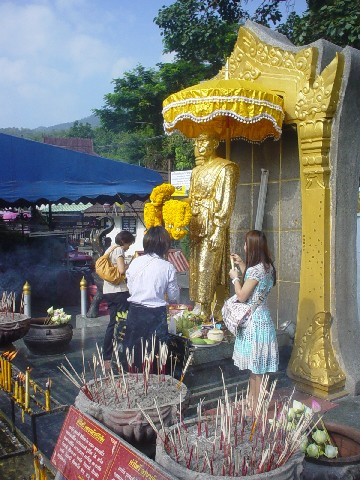 希维猜高僧纪念像