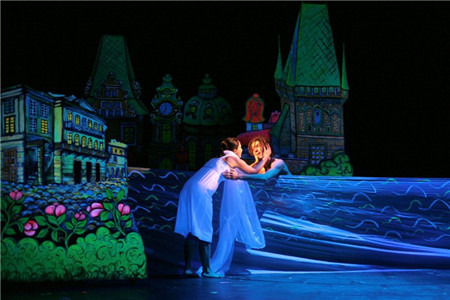 布拉格黑光剧场