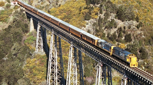 泰伊里峡谷观光火车