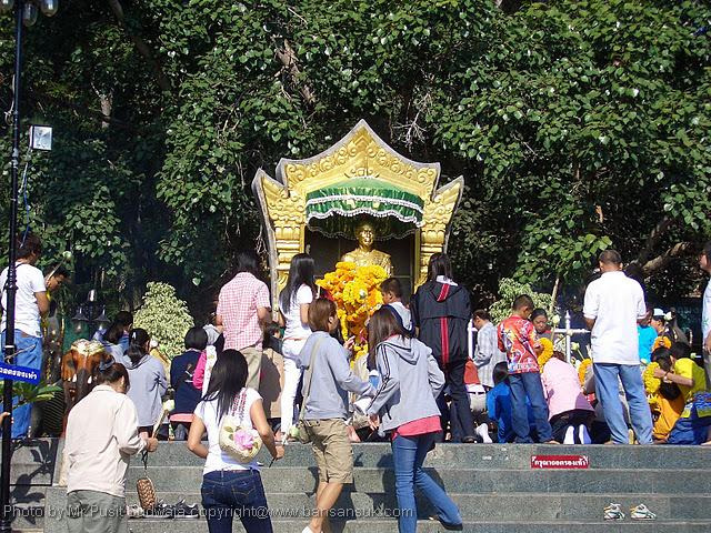 希维猜高僧纪念像