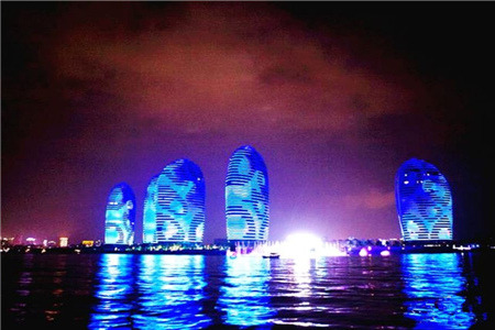 航程号夜游三亚湾