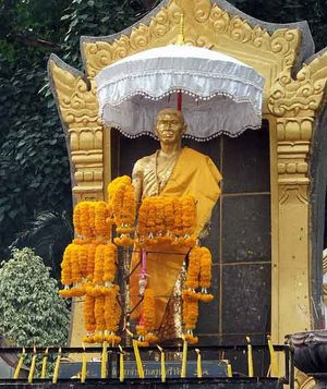 希维猜高僧纪念像