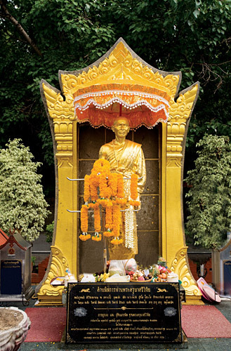 希维猜高僧纪念像