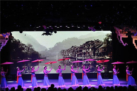 《梦幻沱江篝火晚会》演出