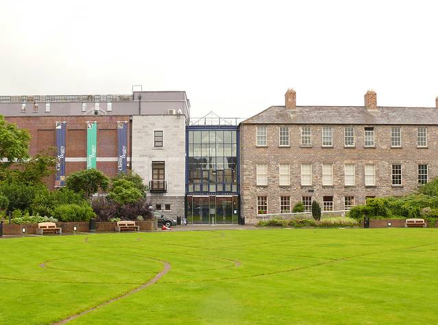 切斯特·比替图书馆