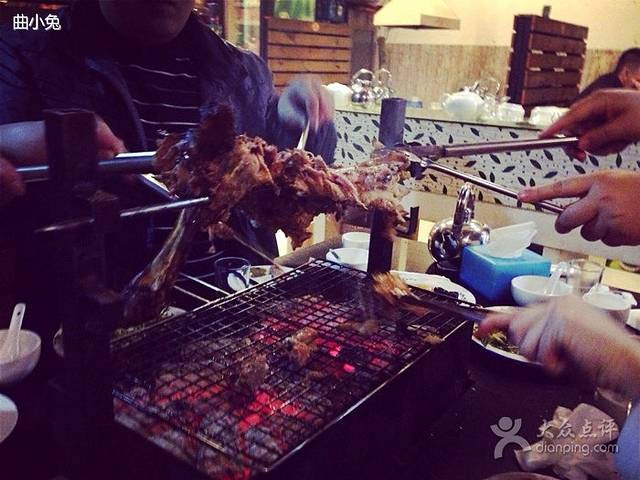 地之主炭火烤羊腿