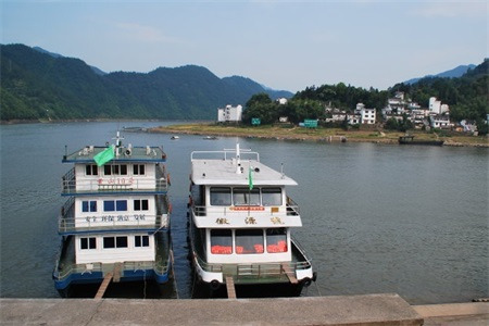 深渡码头游船游