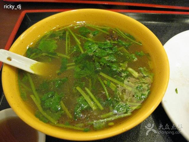 稿树下水库山庄