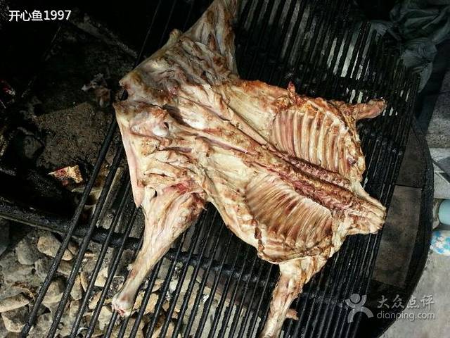 岭上人家留人居烤全羊