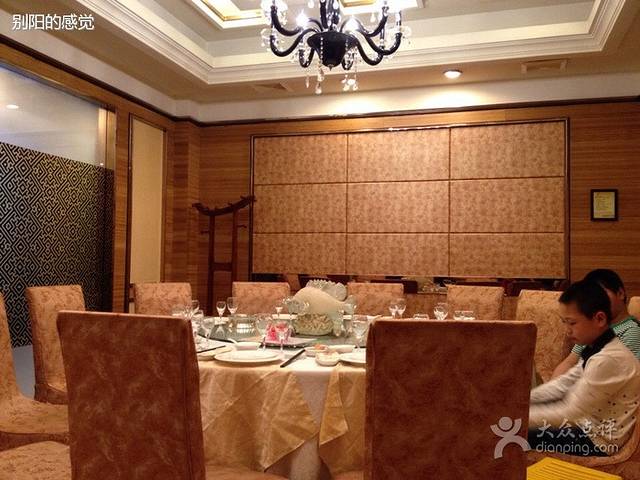 万家灯火大酒店(燕园店)