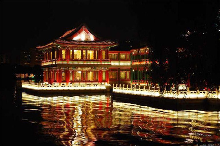 龙潭民俗度假村