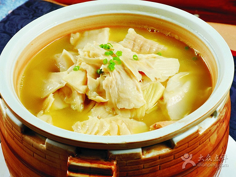 推荐菜 芙蓉豆沙包 法式蜗牛 蟹粉豆腐 招牌鲈鱼 蜗牛 蔬菜色拉