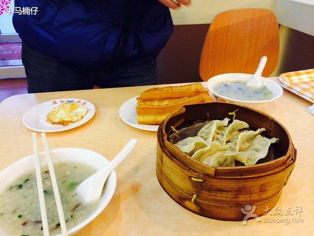 蓝白自选餐厅(烟大店)