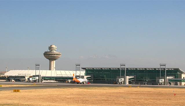 兹瓦尔特诺茨国际机场