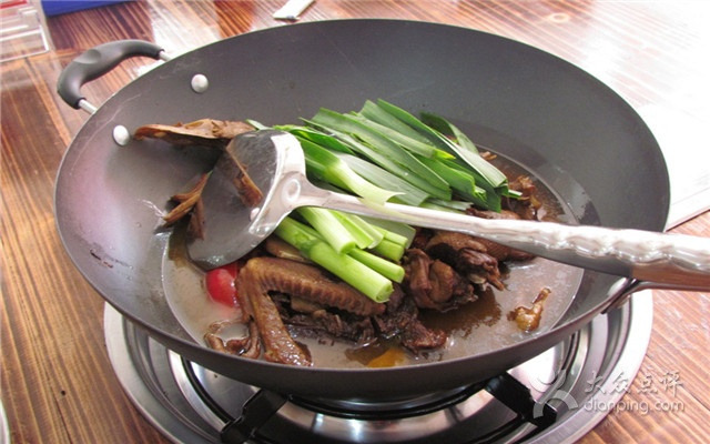 阿杰钱粮湖谷鸭馆(青年新城住宅小区店)