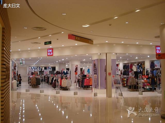 优衣库(长风景畔广场店)