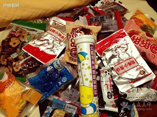 良品铺子(新荣村轻轨店)