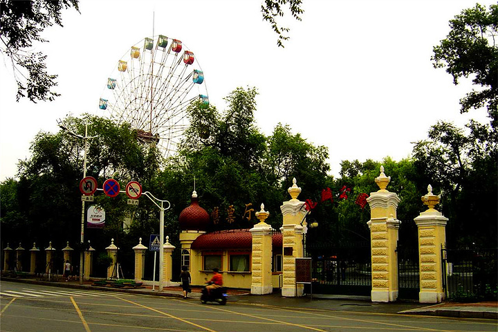 看起来非常高大的建筑,现在这条街道也保留着不凡的气度_兆麟街&quot