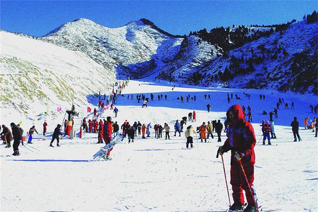 青岛融创藏马山滑雪场