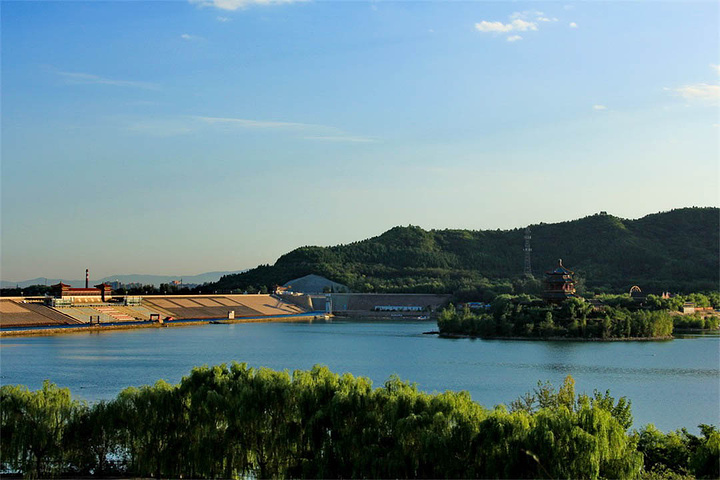大坝顶端修建有古典风格的游廊_十三陵水库"的评论图片
