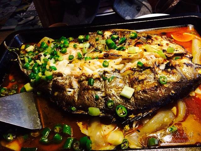 夯鱼烤鱼(中央商场店)