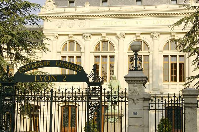里昂大学