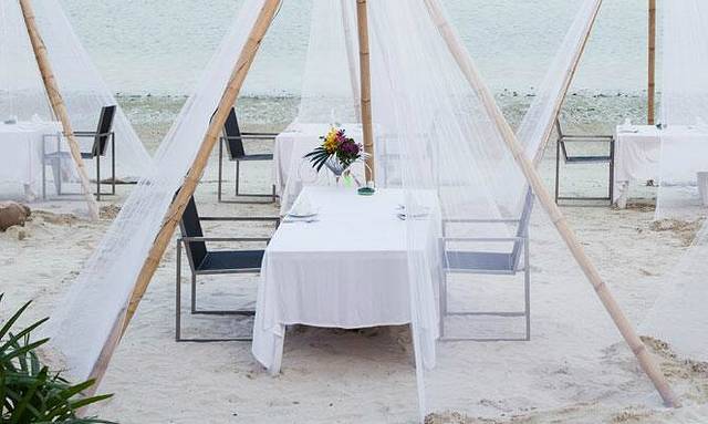 达苏梅酒店海边餐厅