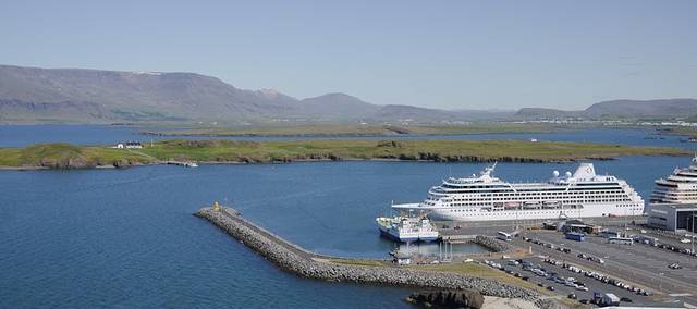 雷克雅未克新港