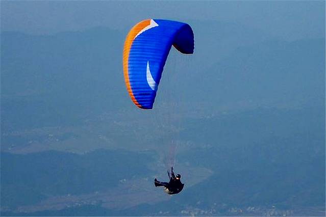 伏龙山滑翔伞训练基地