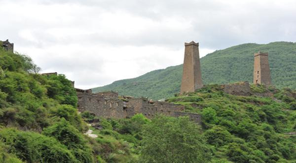 松岗直波八角古碉群景区