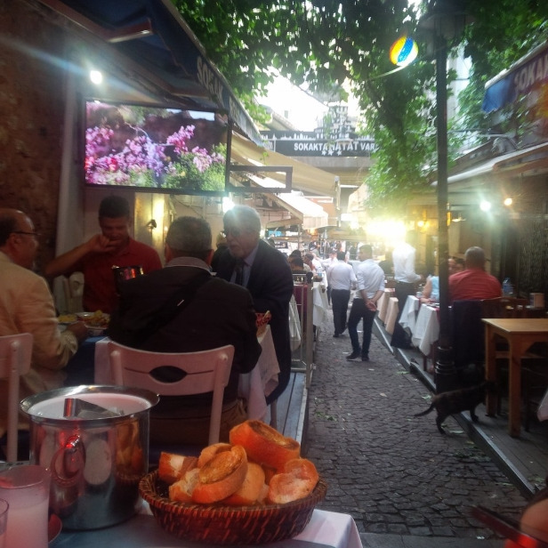 Sokak Restaurant Cengizin Yeri