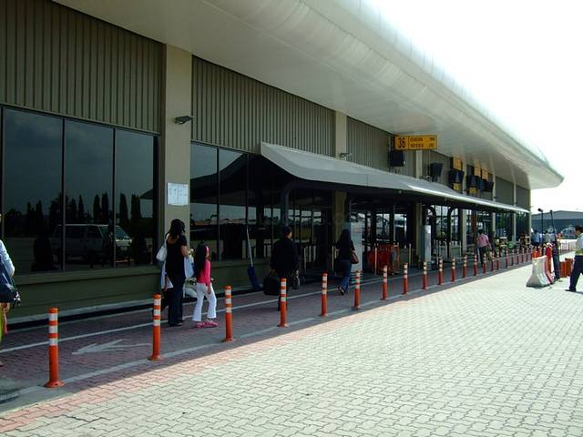 梳邦苏丹沙拉胡丁·阿卜杜勒·阿齐兹·沙阿国际机场