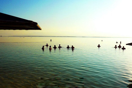 艾因甘地沙滩死海漂浮体验