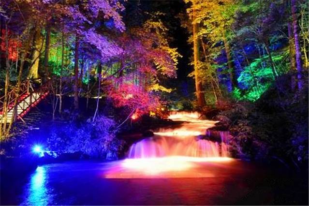 长白山大戏台河夜景游