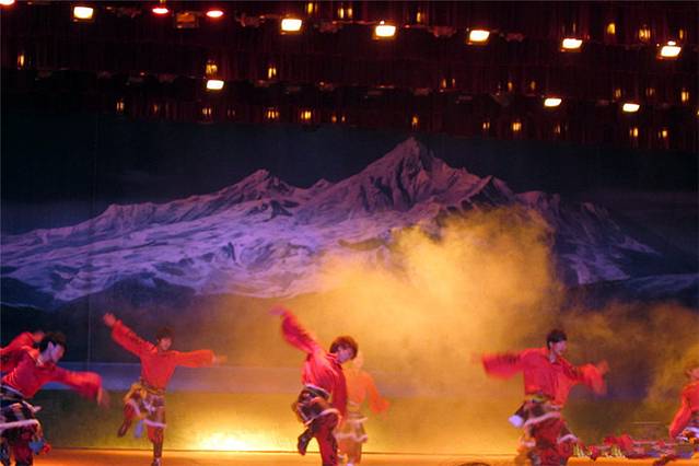 岷江源歌舞大剧院