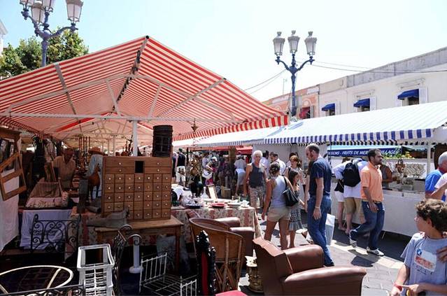 Marche a la Brocante