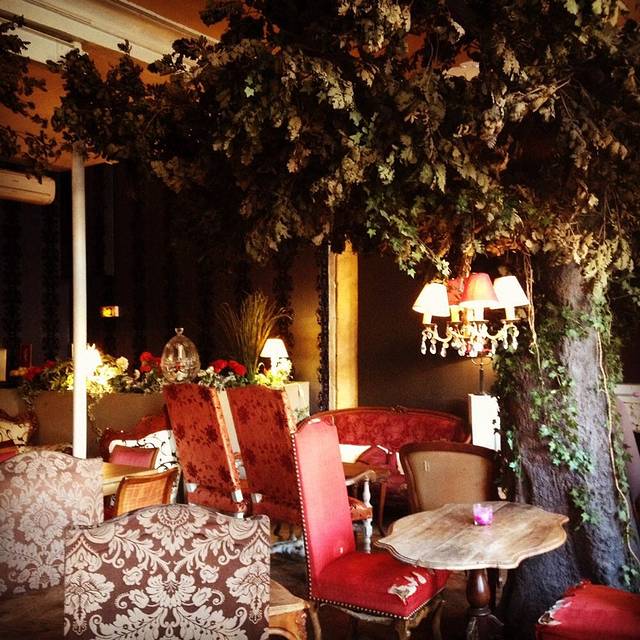 佩蒂特布瓦酒吧