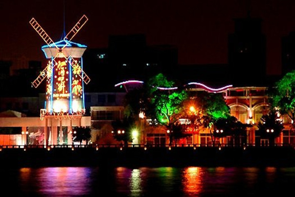 白鹅潭风情酒吧街